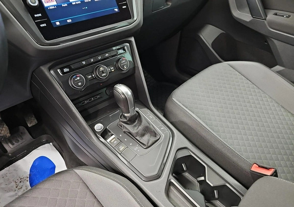 Volkswagen Tiguan cena 108500 przebieg: 105251, rok produkcji 2019 z Nekla małe 407